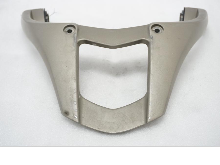 Framsidan på Passagerarhandtag från en Yamaha TDM 900 -2002 motorcykel.