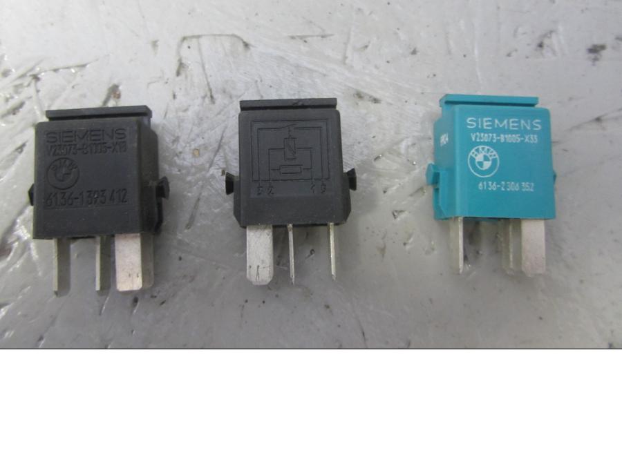 Snett uppifrån på Relä från en BMW R 850 C -1999 motorcykel.