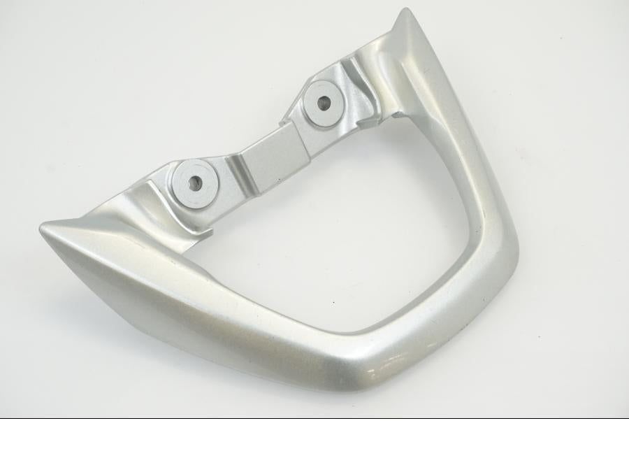 Baksidan på Passagerarhandtag från en Suzuki SV 650 -2004 motorcykel.