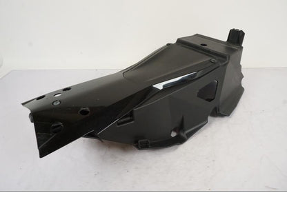 Framsidan på Undertail från en KTM 1290 Super Duke -2019 motorcykel.