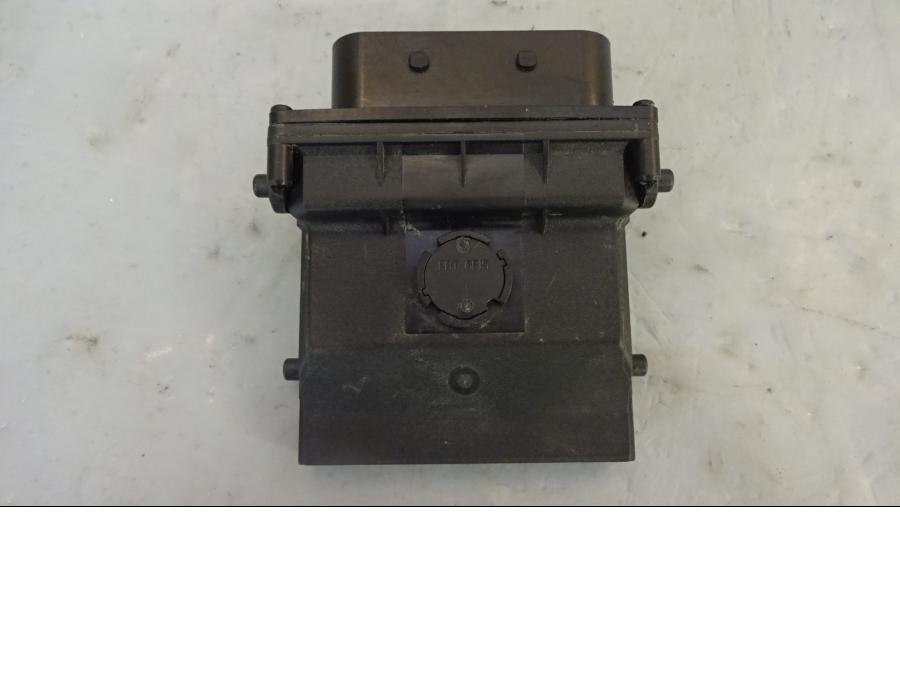 Baksidan på ESA Control Unit från en BMW R 1200 GSA -2014 motorcykel.