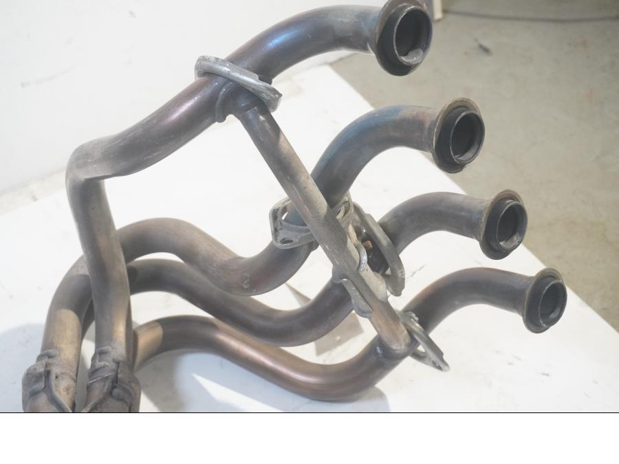 Höger sida på Grenrör från en Kawasaki Z 800 -2016 motorcykel.