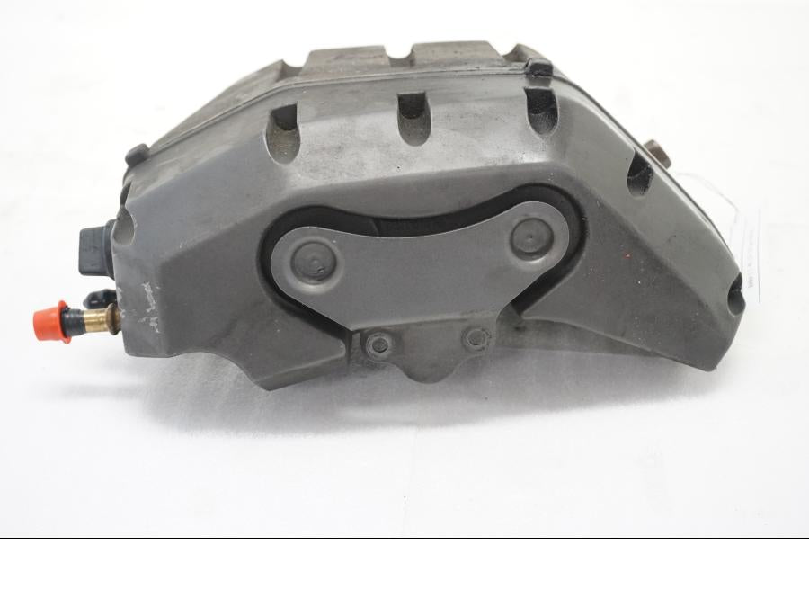 Framsidan på Oljetank från en Yamaha MT-03 -2007 motorcykel.