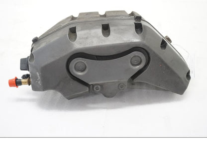 Framsidan på Oljetank från en Yamaha MT-03 -2007 motorcykel.