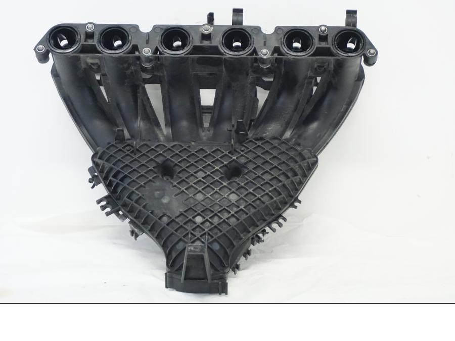 Baksidan på Insug från en BMW K 1600 -2015 motorcykel.