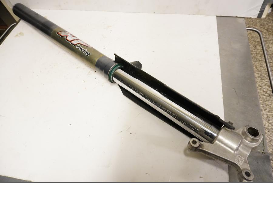 Framsidan på Gaffelben från en KTM 625 SC SM -2002 motorcykel.