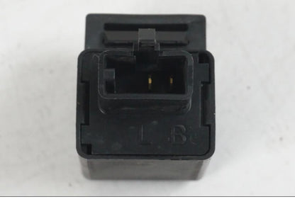 Snett uppifrån på Blinkersrelä från en Yamaha MT-07 -2019 motorcykel.