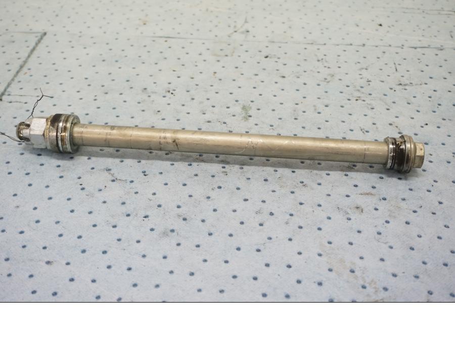 Framsidan på Axel från en Kawasaki Z 650 ABS -2020 motorcykel.