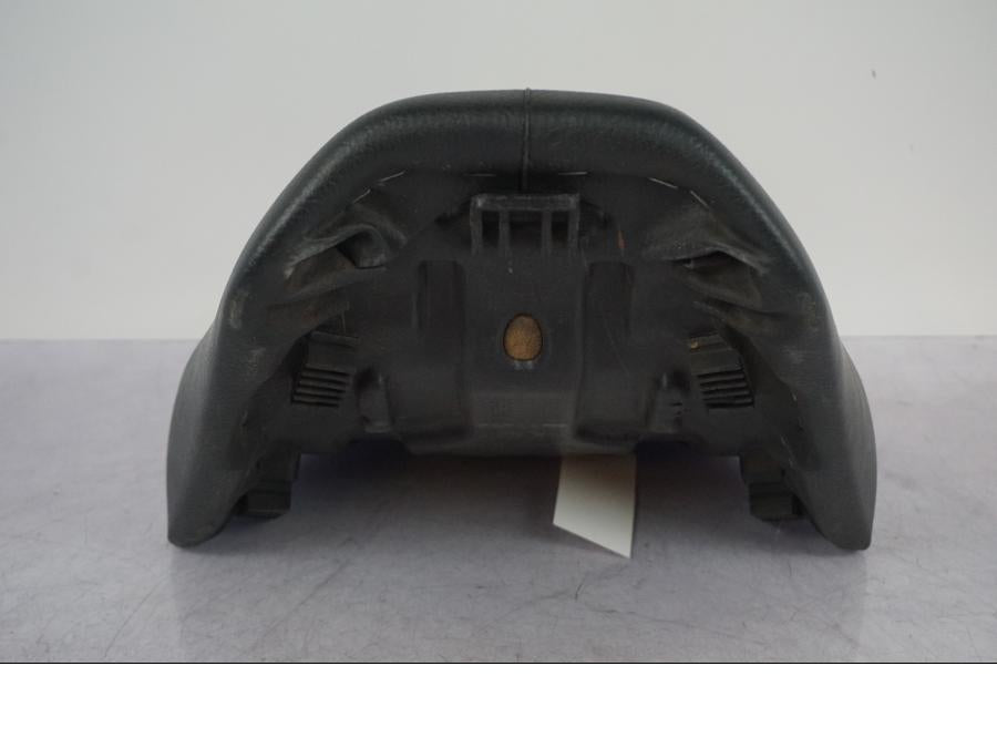 Vänster sida på Sadel från en Suzuki VZ 800 -2000 motorcykel.