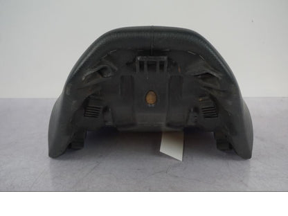 Vänster sida på Sadel från en Suzuki VZ 800 -2000 motorcykel.