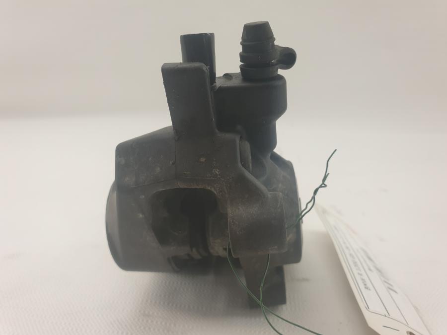 Snett uppifrån på Bromsok från en BMW R 1200 GS -2006 motorcykel.