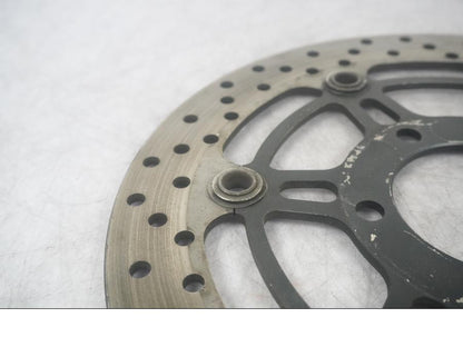 Baksidan på Bromsskiva från en Suzuki SV 650 -2003 motorcykel.