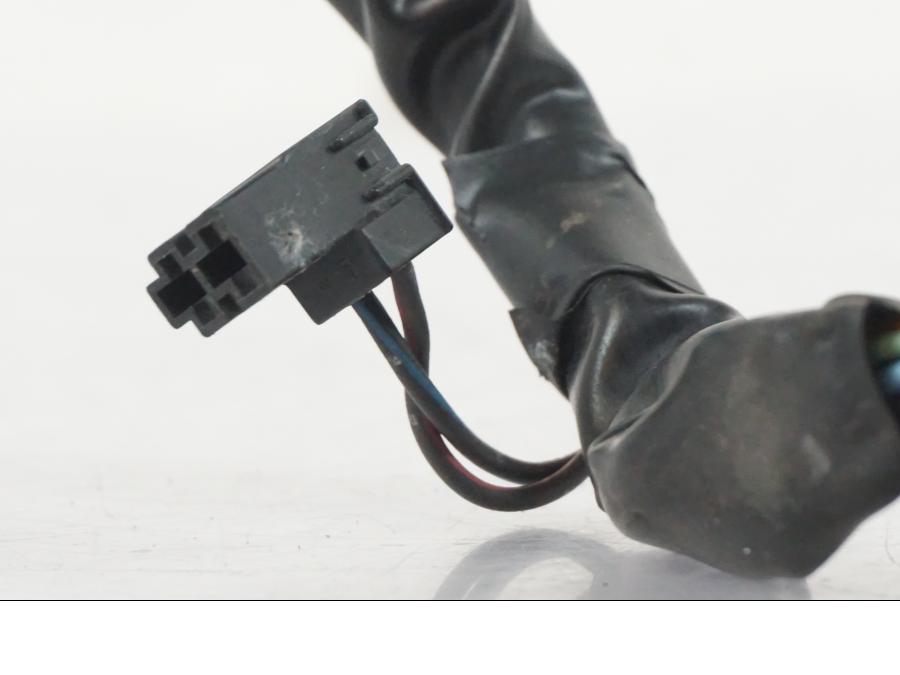 Höger sida på Styrelreglage från en Suzuki SV 650 S -2005 motorcykel.