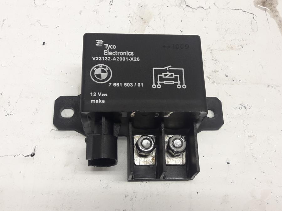 Framsidan på Startrelä från en BMW F 800 ST -2010 motorcykel.