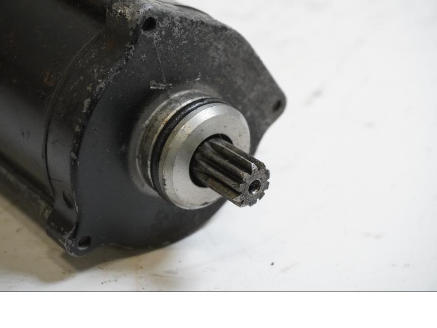 Baksidan på Startmotor från en Honda XL 600 V -1987 motorcykel.