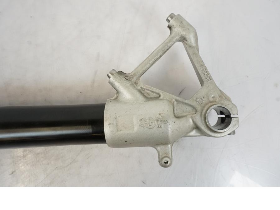 Höger sida på Gaffelben från en BMW R 1250 GS -2019 motorcykel.