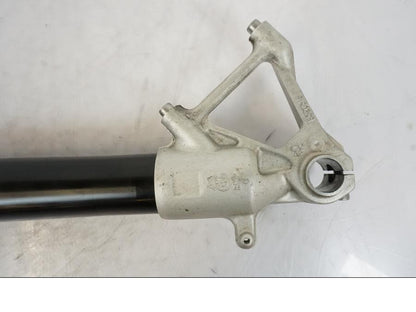 Höger sida på Gaffelben från en BMW R 1250 GS -2019 motorcykel.