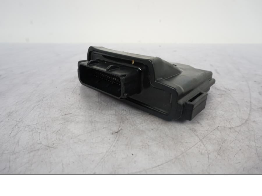 Framsidan på Styrbox från en KTM 1290 Super Duke R -2023 motorcykel.