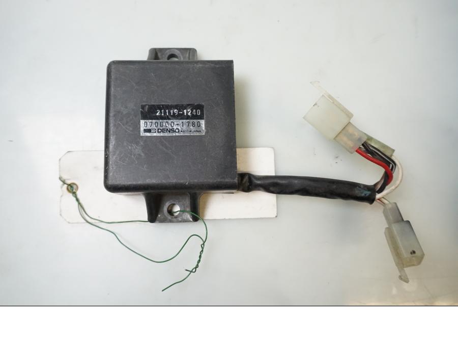 Framsidan på CDI / ECU från en Kawasaki KDX 125 -1991 motorcykel.