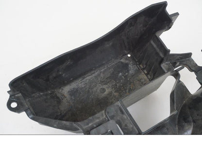 Vänster sida på Batterihållare från en Kawasaki ER-6F -2016 motorcykel.