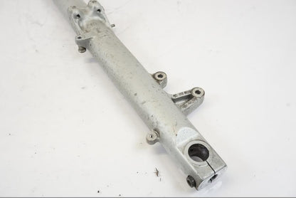 Baksidan på Gaffelben från en BMW R 1150 RS -2003 motorcykel.