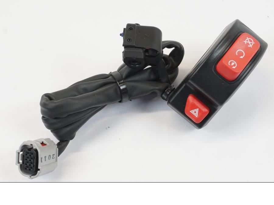 Framsidan på Styrelreglage från en Triumph Trident -2021 motorcykel.