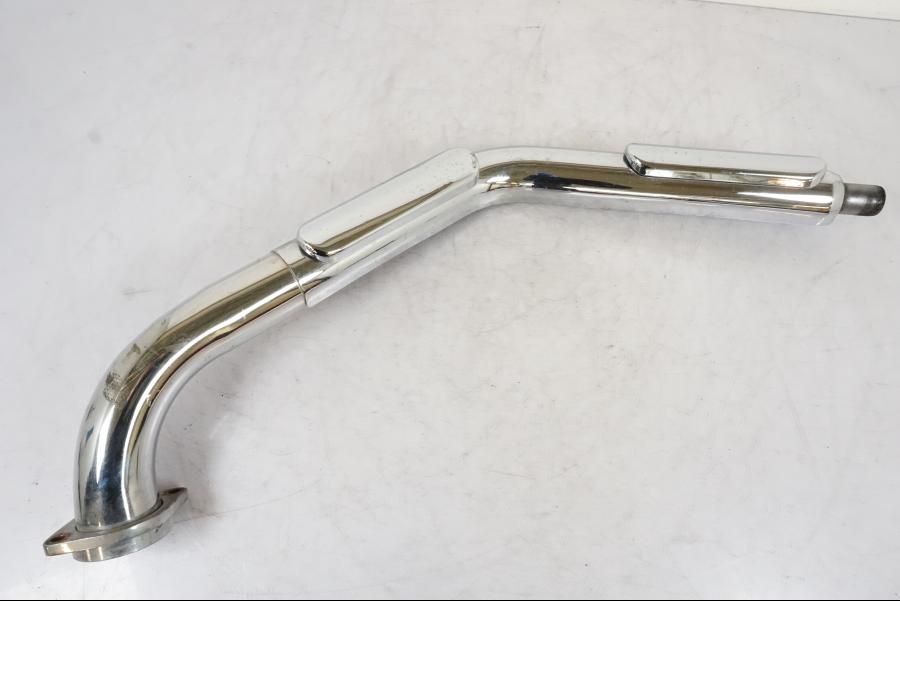 Framsidan på Grenrör från en Suzuki VL 800 -2002 motorcykel.