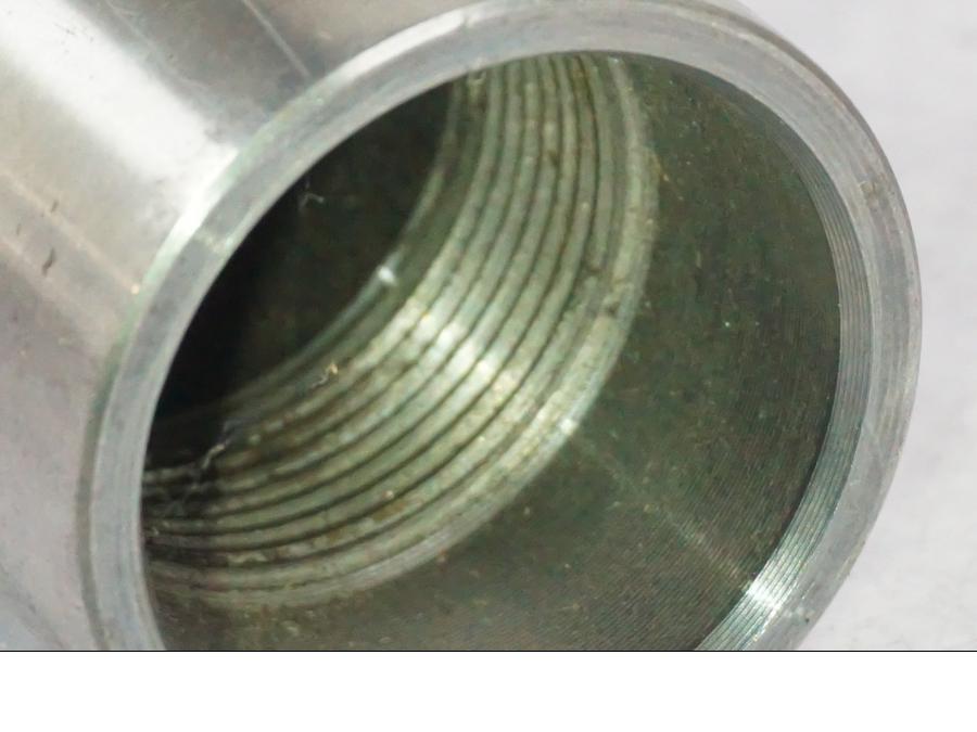 Extrabild1 på Gaffelben från en Suzuki RE5 -1980 motorcykel.