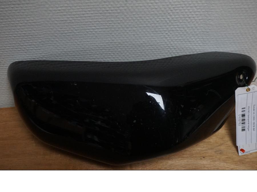 Framsidan på Sidopanel från en Suzuki VL 1500 -1999 motorcykel.