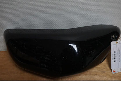 Framsidan på Sidopanel från en Suzuki VL 1500 -1999 motorcykel.