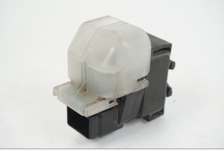 Framsidan på Startrelä från en Suzuki GSX-R 750 -2001 motorcykel.