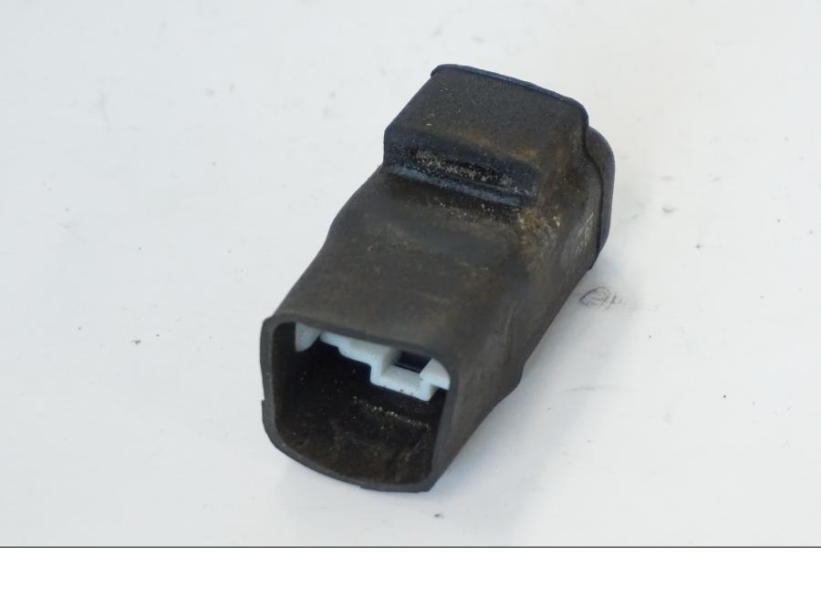 Höger sida på Relä från en Kawasaki ZR-7 -2001 motorcykel.