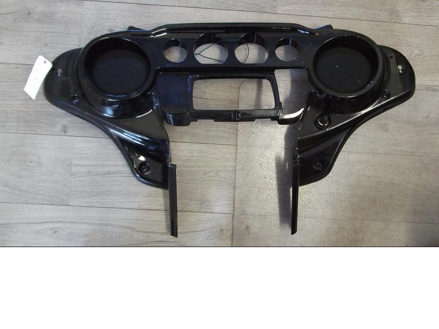 Framsidan på Innerpanel från en H-D Street Glide FLHX -2016 motorcykel.