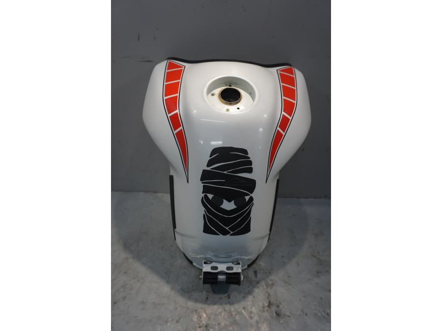 Höger sida på Bensintank från en Yamaha XT 1200 Z -2011 motorcykel.