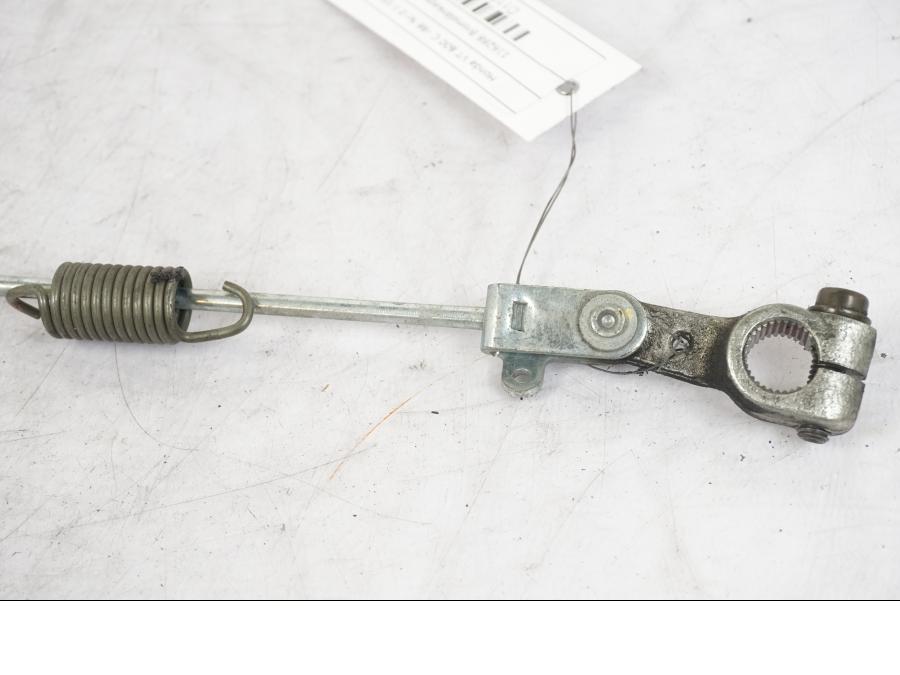 Baksidan på Bromslänkage från en Honda VT 600 C -1998 motorcykel.