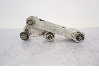 Snett uppifrån på Stötdämparlänkage från en Honda CRF 1000 Africa Twin -2016 motorcykel.