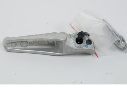 Snett nerifrån på Fotpinne från en Honda CB 650 R -2019 motorcykel.