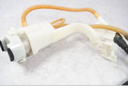 Baksidan på Bensinpump insprut från en H-D Touring Street Glide FLHX -2009 motorcykel.