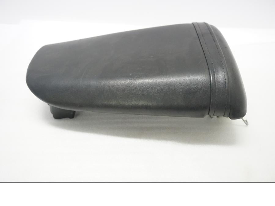 Framsidan på Sadel från en Honda CBR 900 RR -1998 motorcykel.