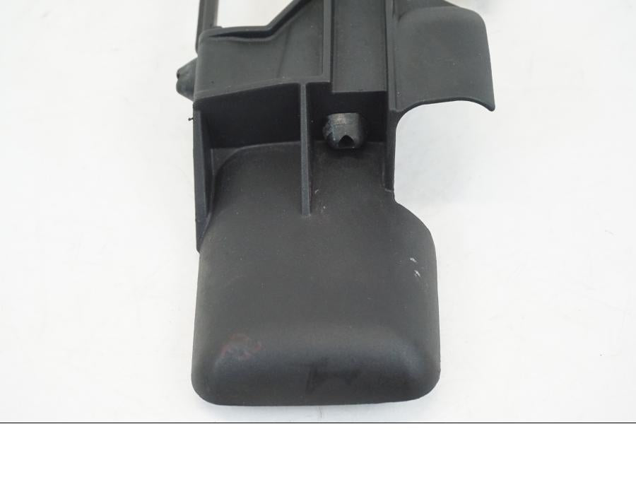 Snett uppifrån på Batterihållare från en Ducati Streetfighter V4 -2020 motorcykel.