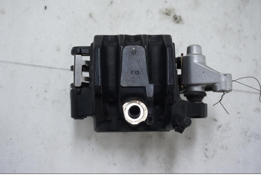 Baksidan på Bromsok från en Triumph Thunderbird 900 -2000 motorcykel.