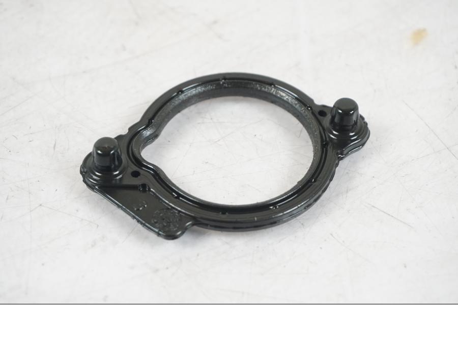 Höger sida på Ventilkåpa från en BMW R 1200 GSA -2014 motorcykel.