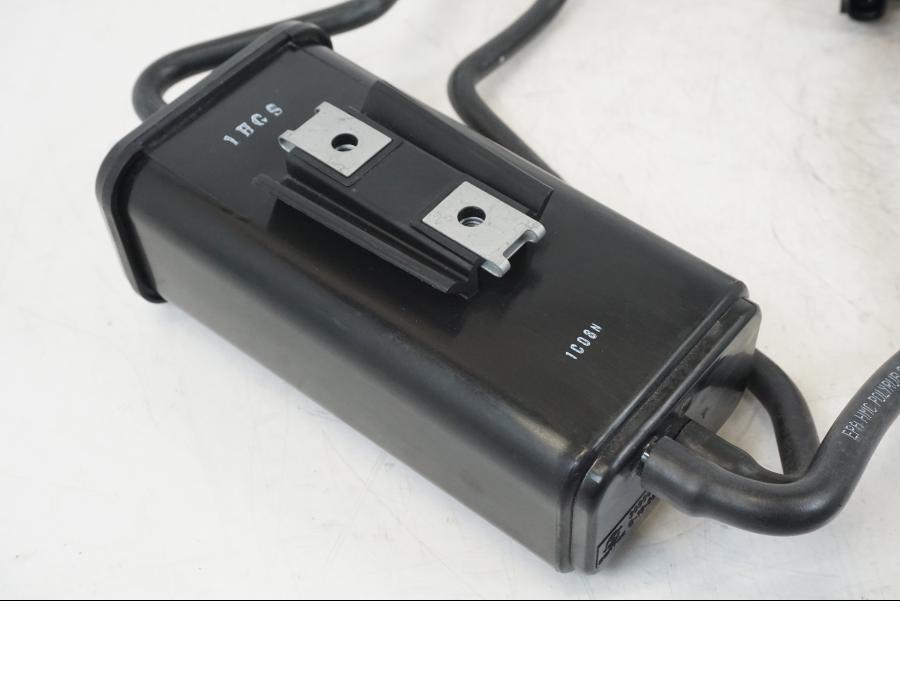 Vänster sida på Bensintanksavluftare från en Triumph Speed Triple -2021 motorcykel.