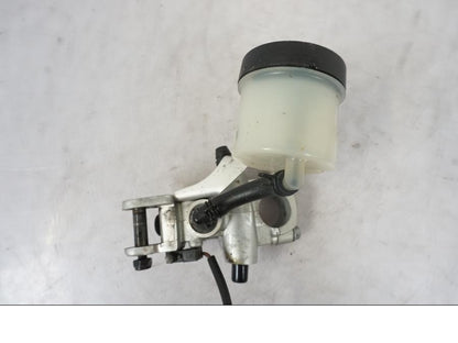 Höger sida på Bromshuvudcylinder från en KTM 990 Super Duke -2006 motorcykel.