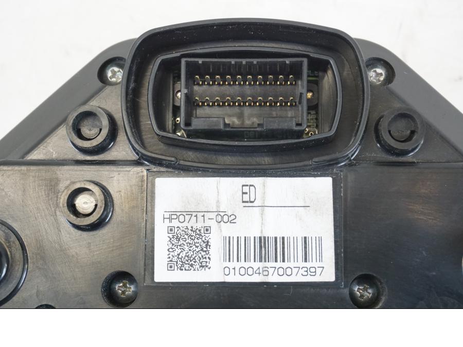 Snett nerifrån på Instrumentpanel från en Honda CB 600 F -2008 motorcykel.