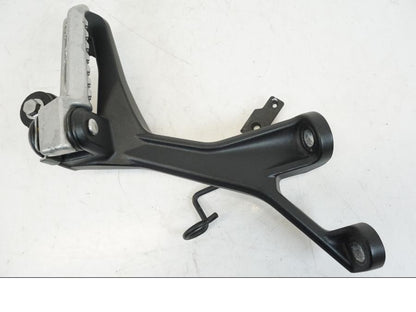 Framsidan på Fotpinne från en Kawasaki NINJA 400 -2020 motorcykel.