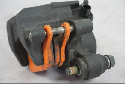 Vänster sida på Bromsok från en Suzuki GSX-S 1000 -2017 motorcykel.