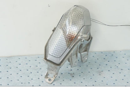 Snett nerifrån på Blinkers från en Yamaha X-Max 250 -2016 scooter.