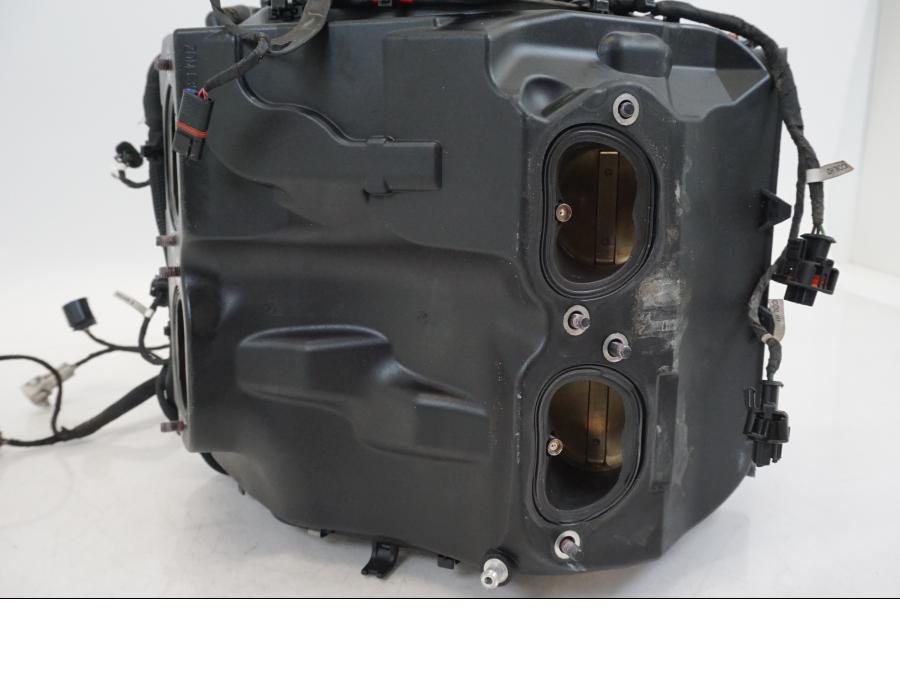 Extrabild6 på Spjällhus från en Ducati Streetfighter V4 -2020 motorcykel.