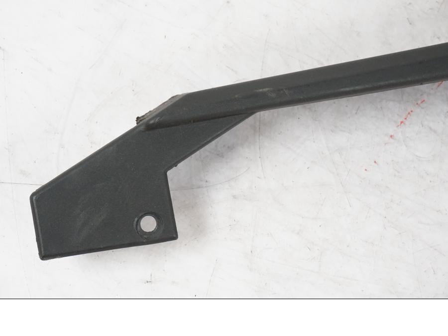 Baksidan på Kedjeskydd från en KTM 690 Duke -2015 motorcykel.